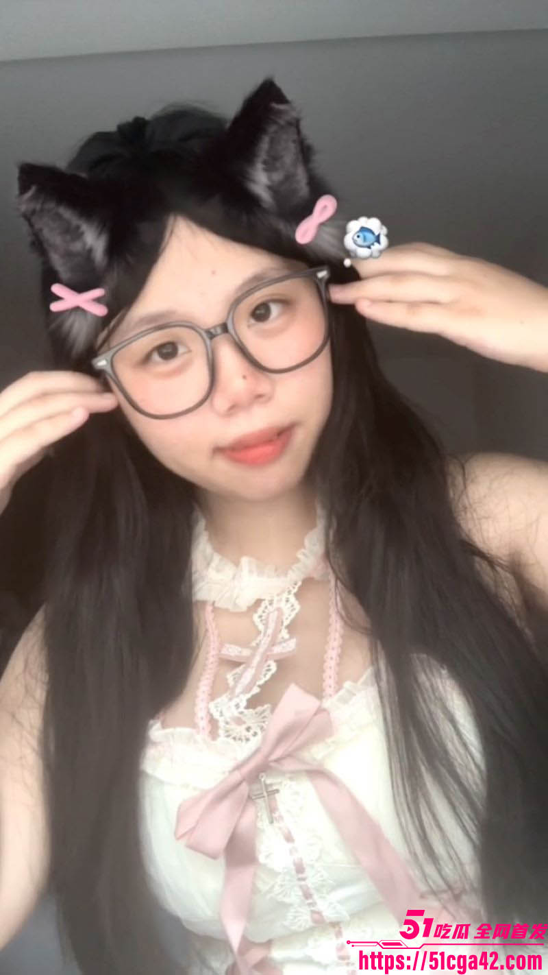 河南周口母狗胡邱瑜露脸抓奶视频合集 3