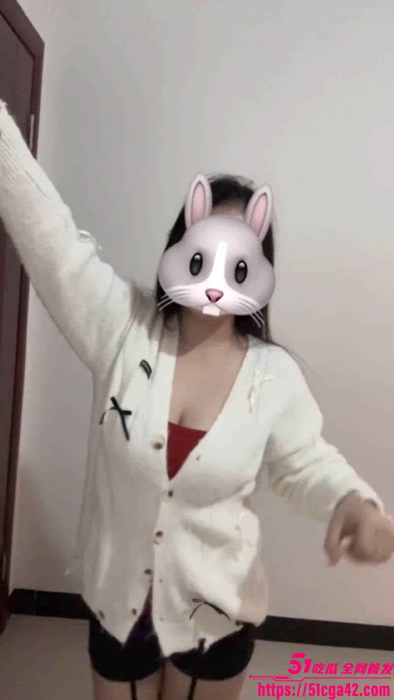 河南周口母狗胡邱瑜露脸抓奶视频合集 4