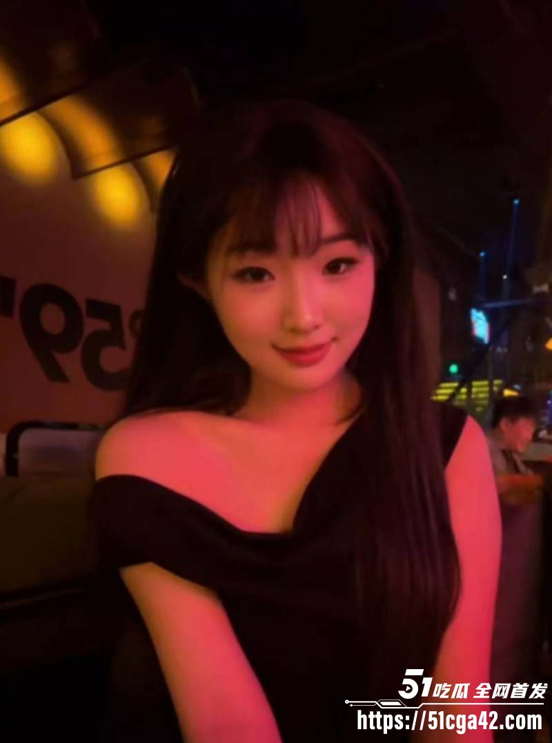 广西南宁网瘾少女辛珂乐奔现网友被内射02