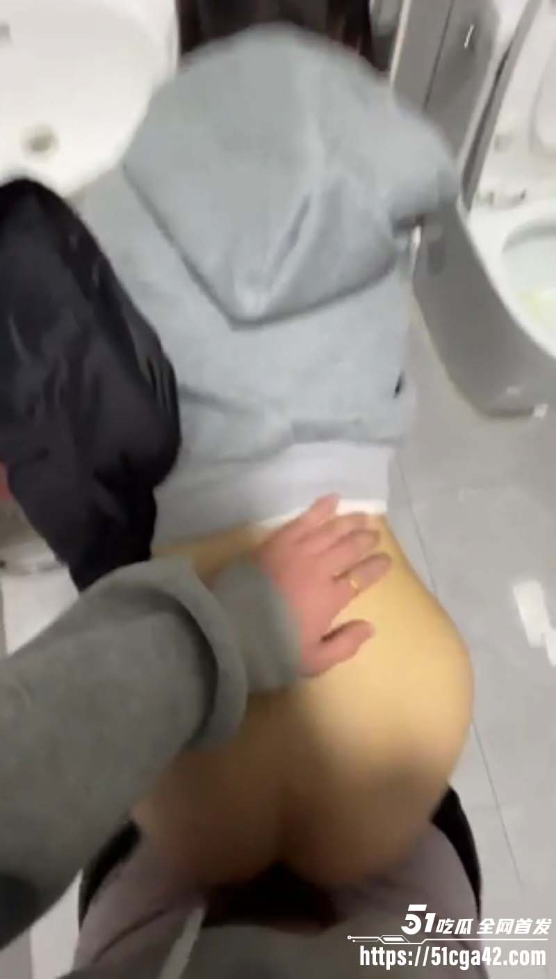 广西南宁网瘾少女辛珂乐奔现网友被内射05
