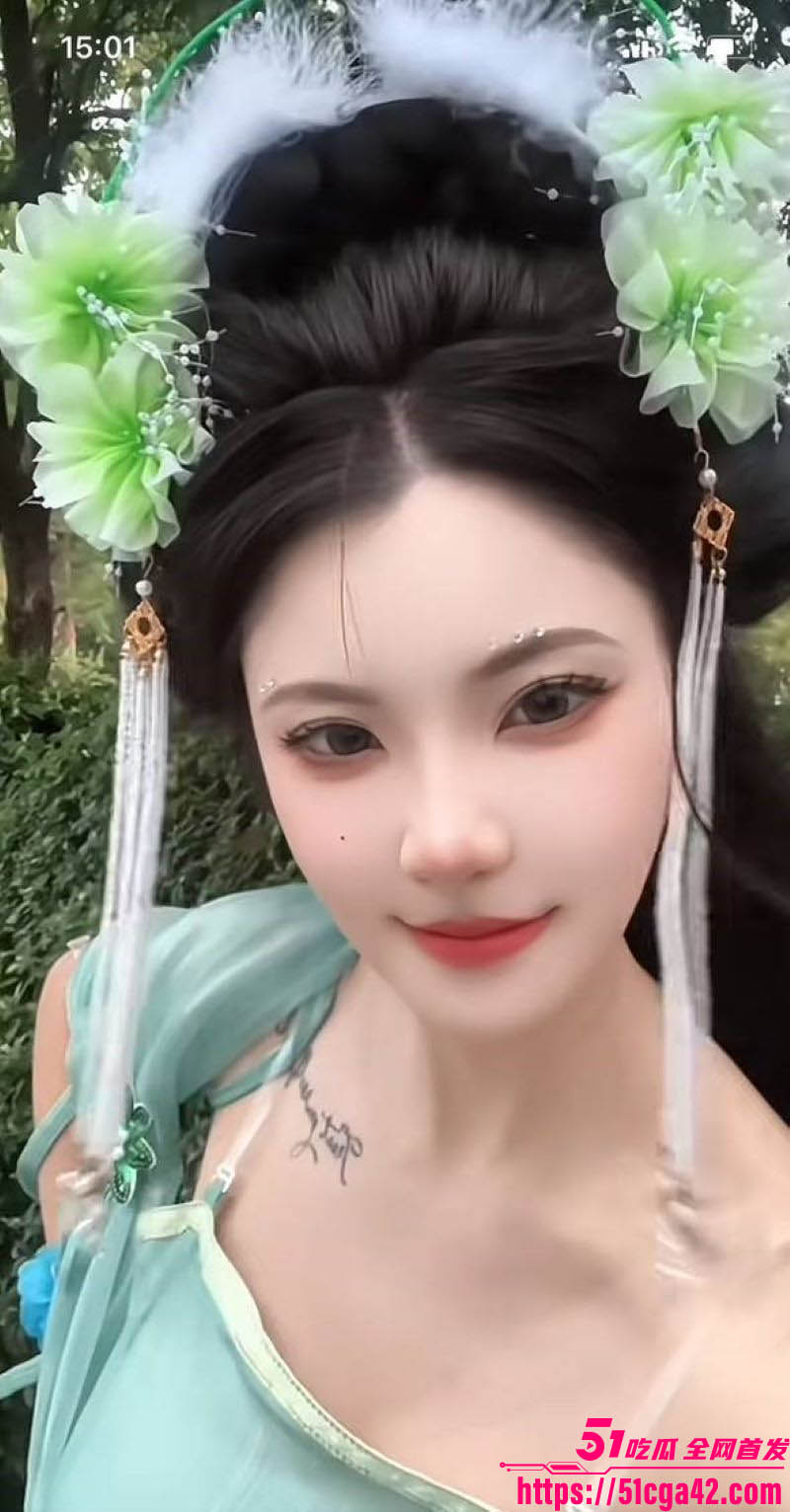 短剧女演员老刘又胖了抖音上大跳擦边舞蹈 2