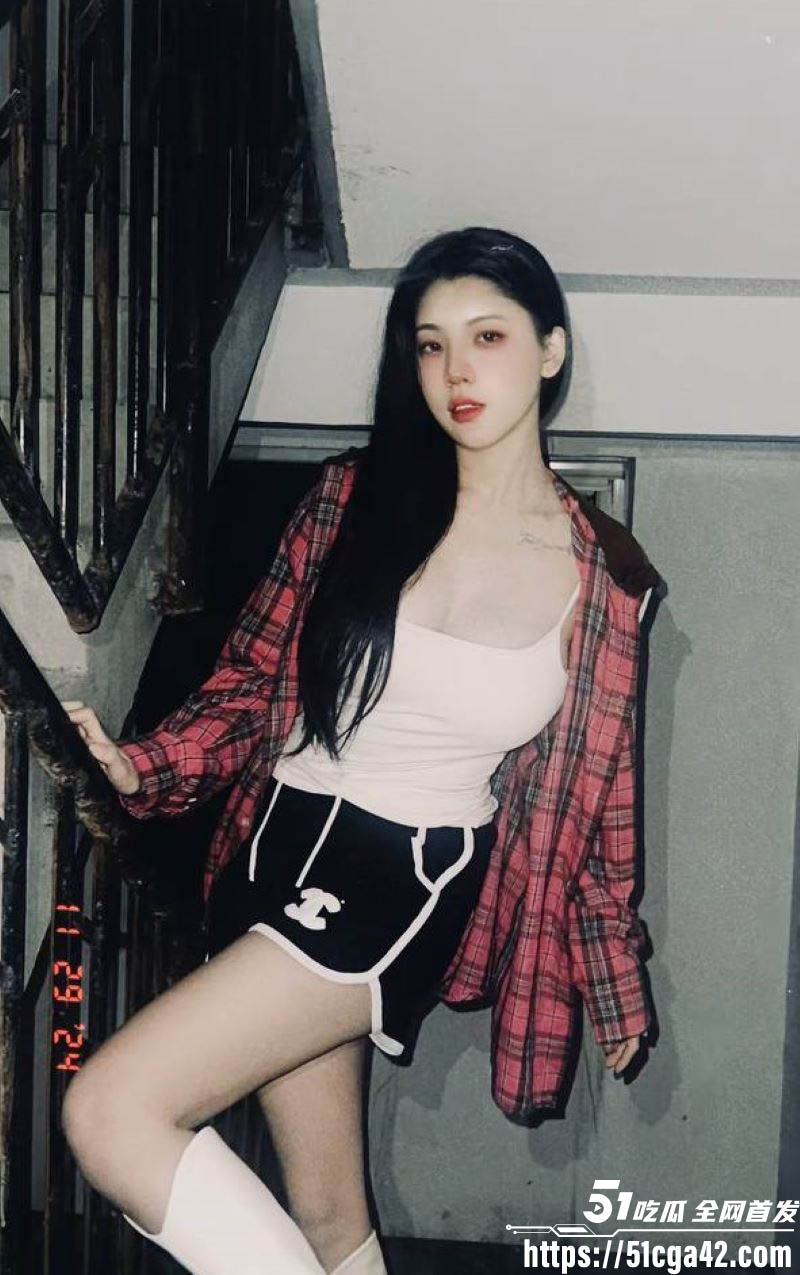短剧女演员老刘又胖了抖音上大跳擦边舞蹈 3