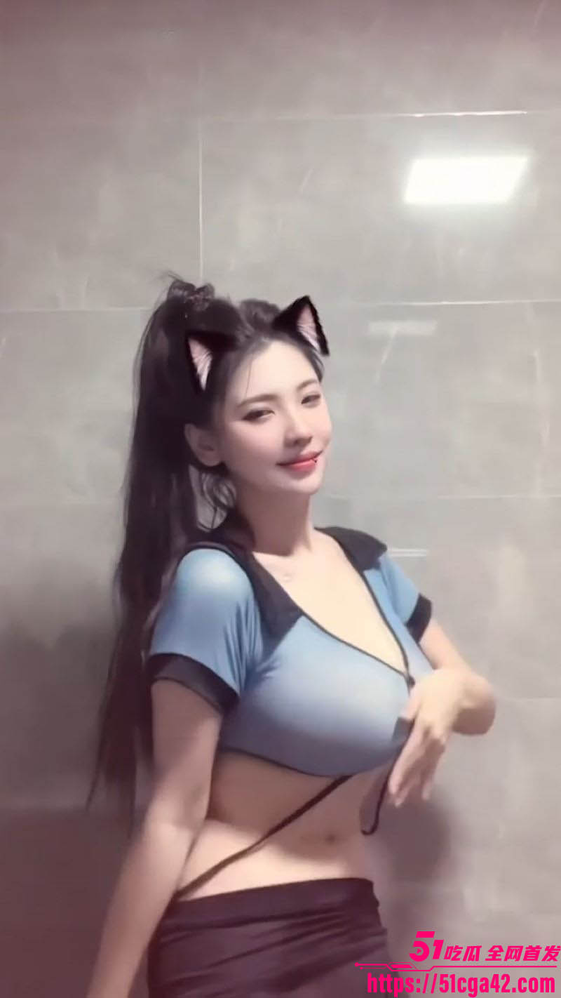 短剧女演员老刘又胖了抖音上大跳擦边舞蹈 6