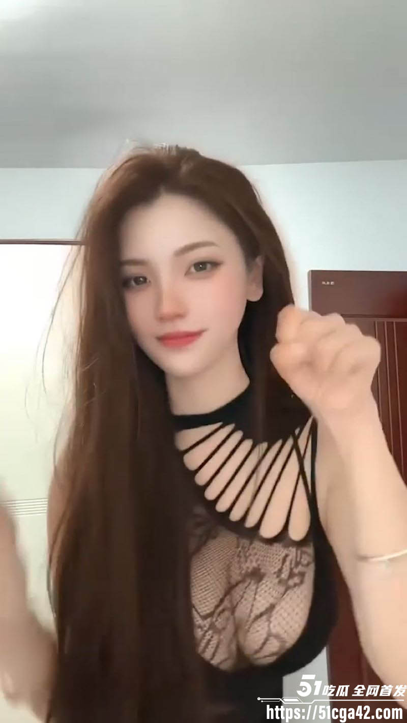短剧女演员老刘又胖了抖音上大跳擦边舞蹈 5