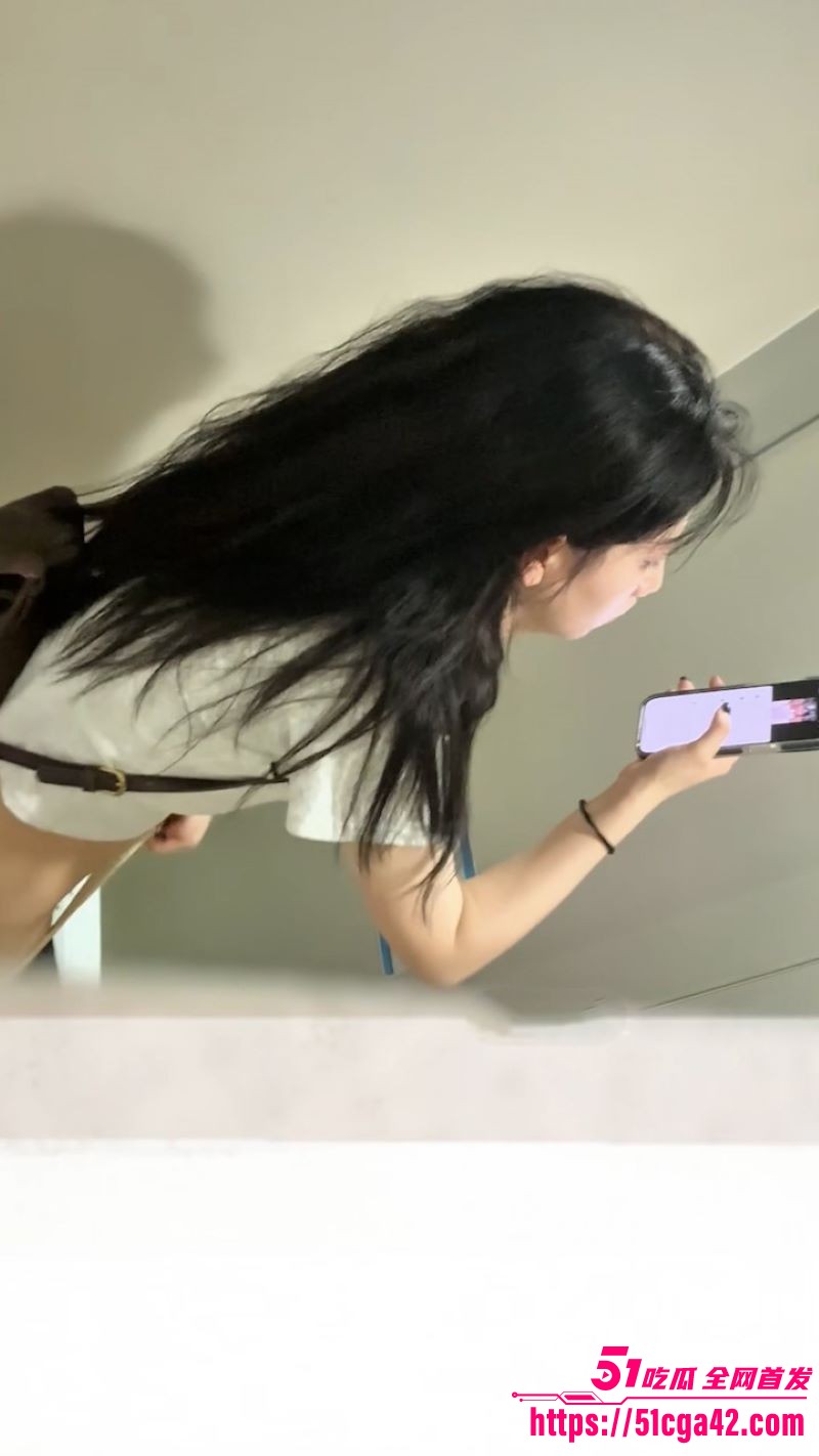 大二舞蹈生贴B偷拍惊魂 2
