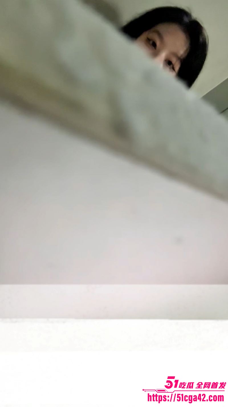 大二舞蹈生贴B偷拍惊魂 4