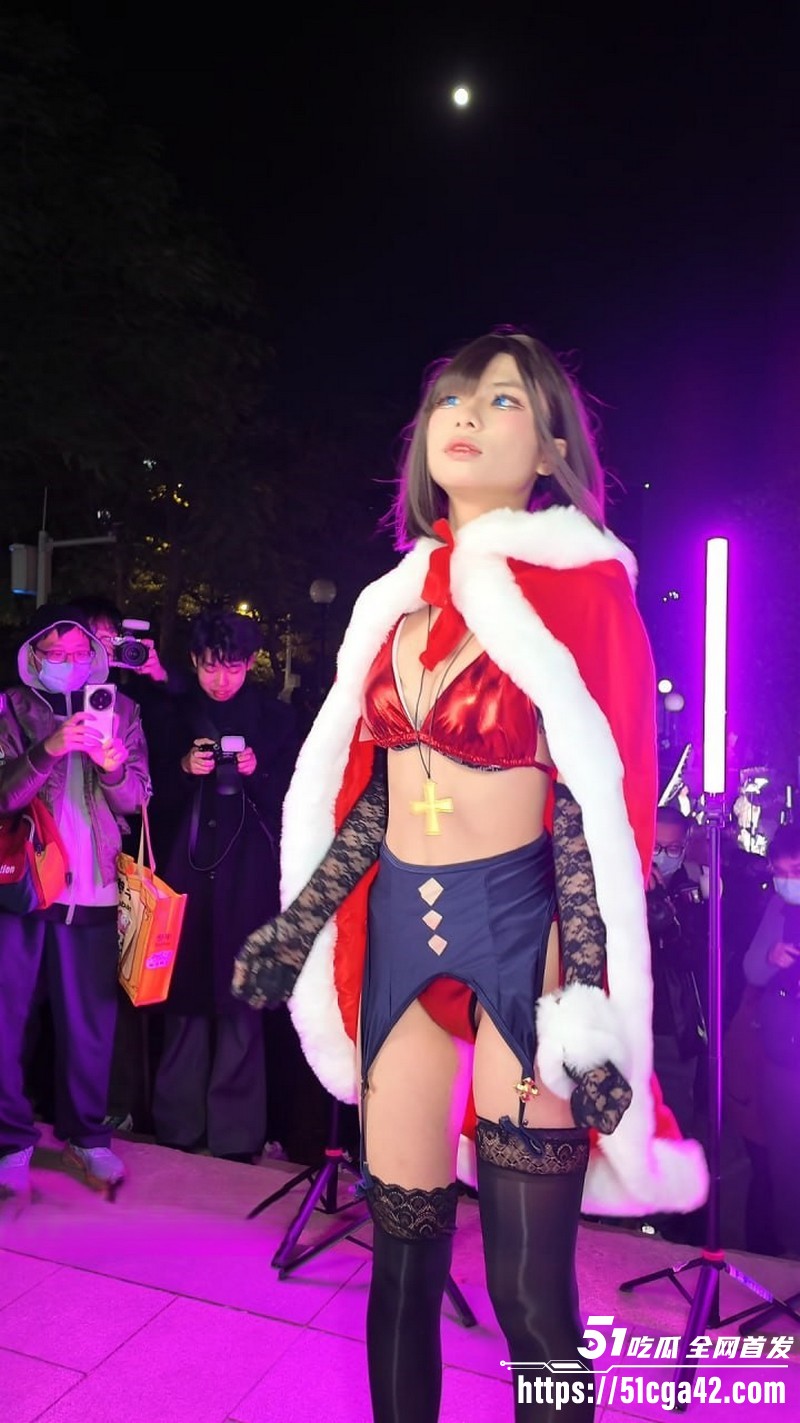 广东萤火虫漫展高颜值cos女神露臀装炸场！顶级摄影师运镜引爆桃花源幻想！