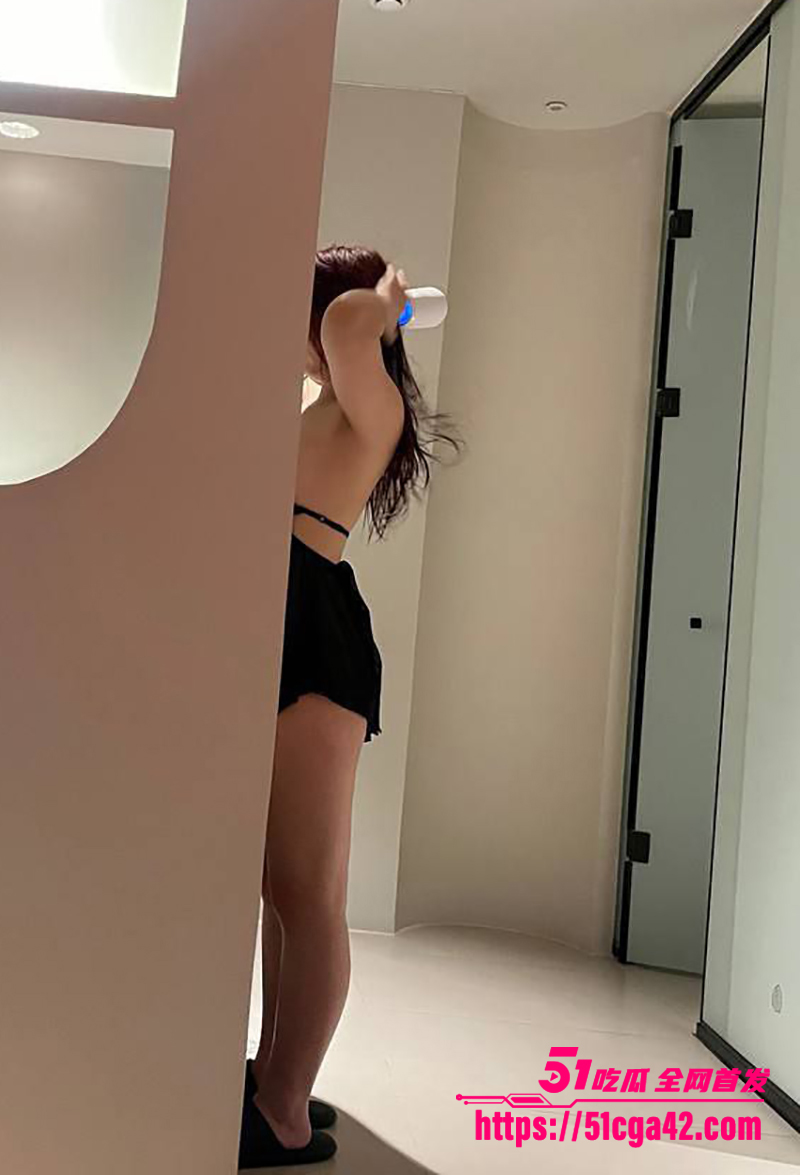 新晋约良大神 阜阳第一深情 独家性爱合集流出！无套玩遍各型美女 性爱花活层出不穷 3P调教多位良家人妻！