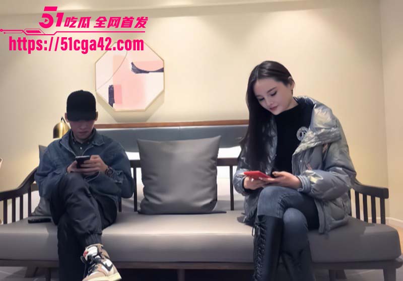探花大神午夜寻花 网嫖超美气质御姐 全程淫语不断 没被操爽竟还发脾气与大神吵架！