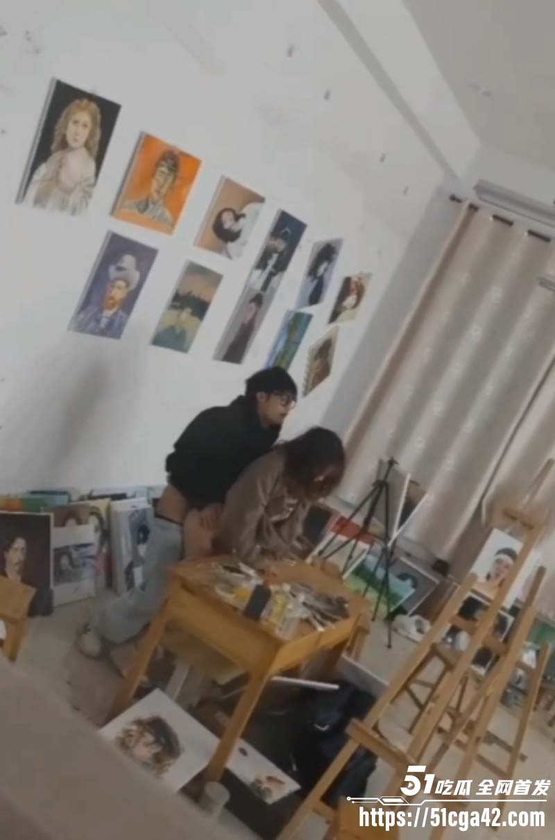 美术生情侣教室做爱被偷拍03