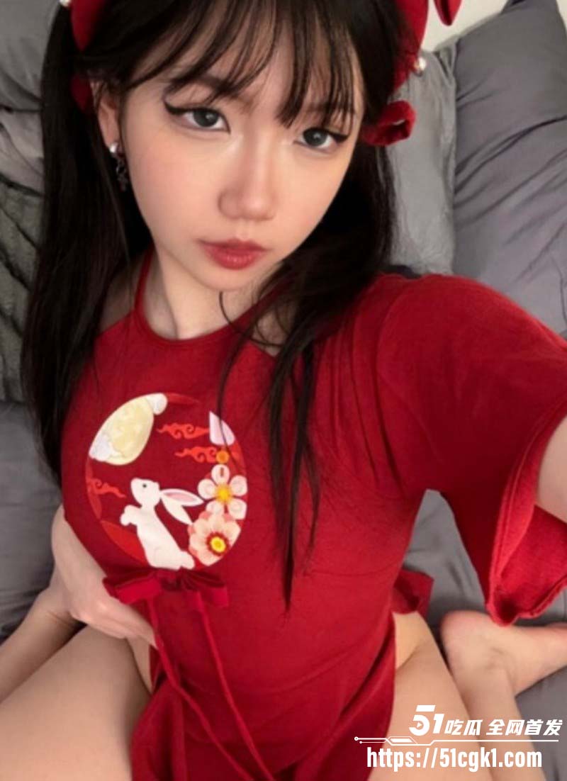 OF纯欲混血女神 AryMinh 大尺度福利 撅臀揉奶跪地口交 指奸嫩穴爽到浑身抖动！