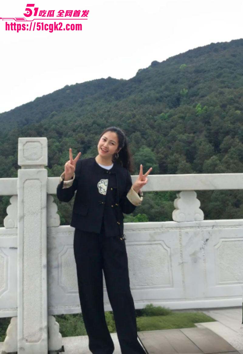 乱伦大神王红妈妈背着老爸调教亲妈02