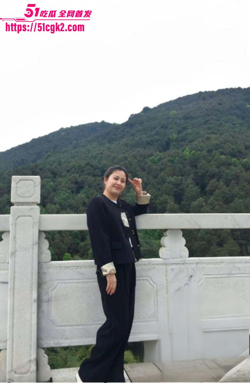 乱伦大神王红妈妈背着老爸调教亲妈03