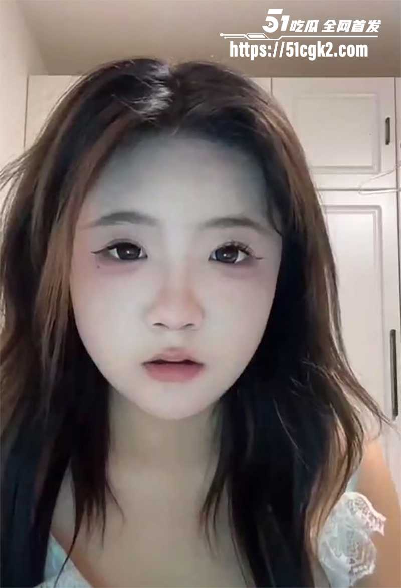 快手主播嘉嘉直播间意外走光被曝 2 拷贝