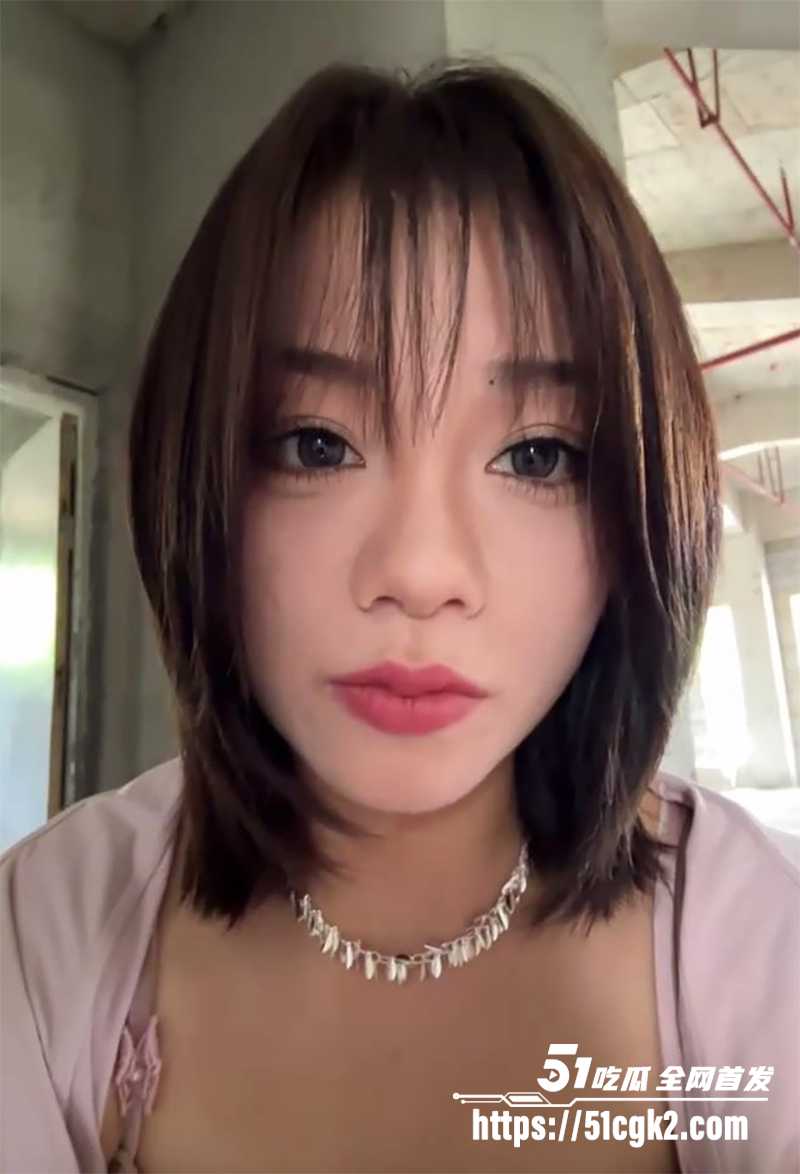 绝美露出主播 Asia Melody 8月最新合集！公园露出玩跳蛋自慰 全程露脸玩弄骚穴 淫尿狂喷超刺激！