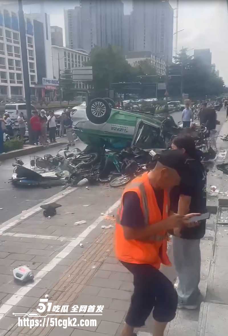 河南郑州车祸现场视频曝光 6 拷贝