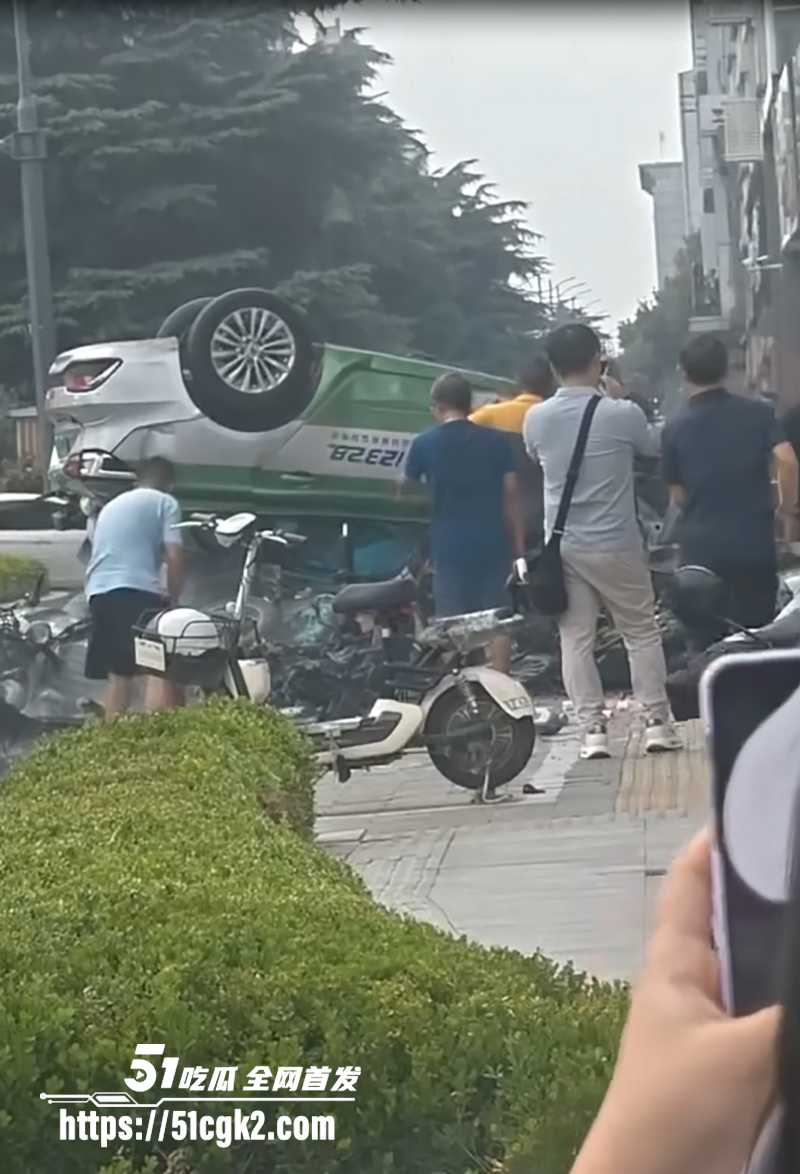 河南郑州车祸现场视频曝光 4 拷贝