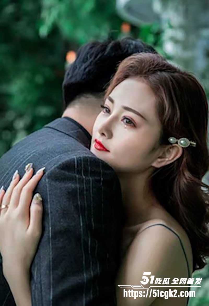 沈阳人妻淫乱合集流出 颜值超美性感少妇 老公玩腻后约众好友轮番开发 群交爆操完美露脸！
