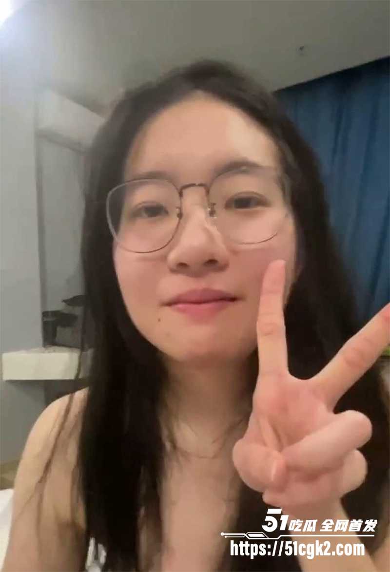 清纯眼镜学妹 超淫调教合集流出 素人少女被调教成性奴 喝尿吞精轮奸性虐 全程露脸炸裂无比！