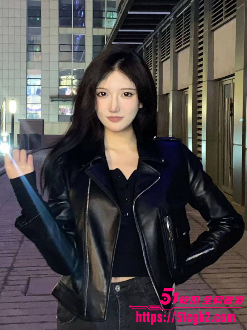 超高颜值女神骑脸深喉 一边口交一边自慰阴蒂 花式榨精反差十足！