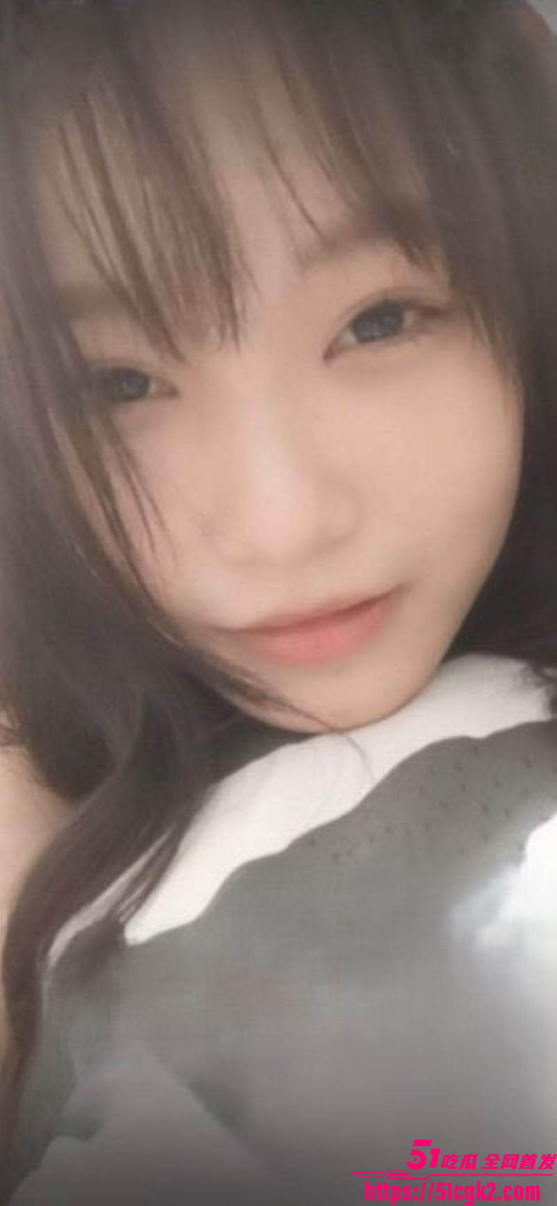 大神圈养极品校花嫩妹 清纯脸蛋肤白如玉 一线天粉嫩肉鲍被大屌猛塞 画面淫靡至极！