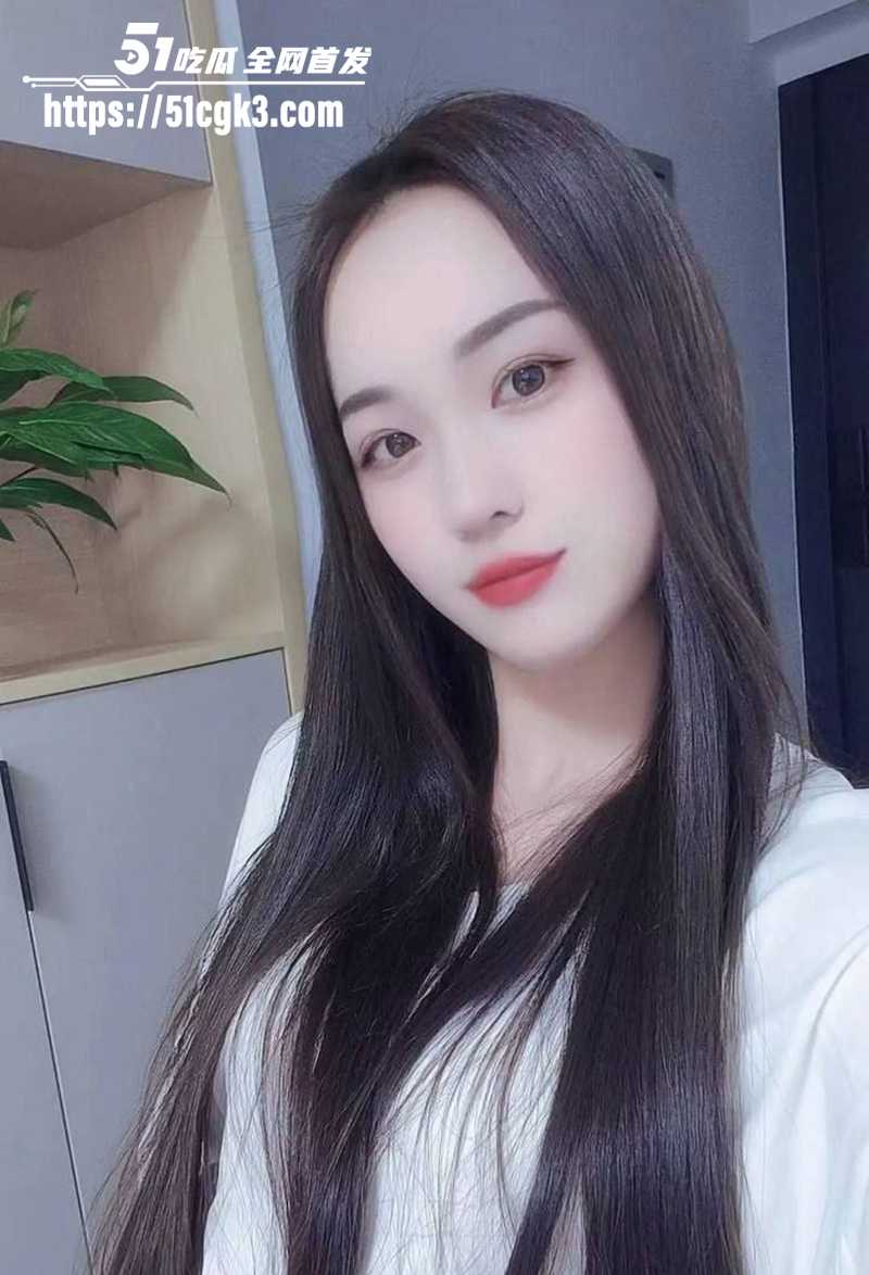 杭州美艳少妇下海被嫖视频流出 肤白貌美口技了得 多次出轨卖逼捞金 车震口交玩骑乘 骚劲十足！
