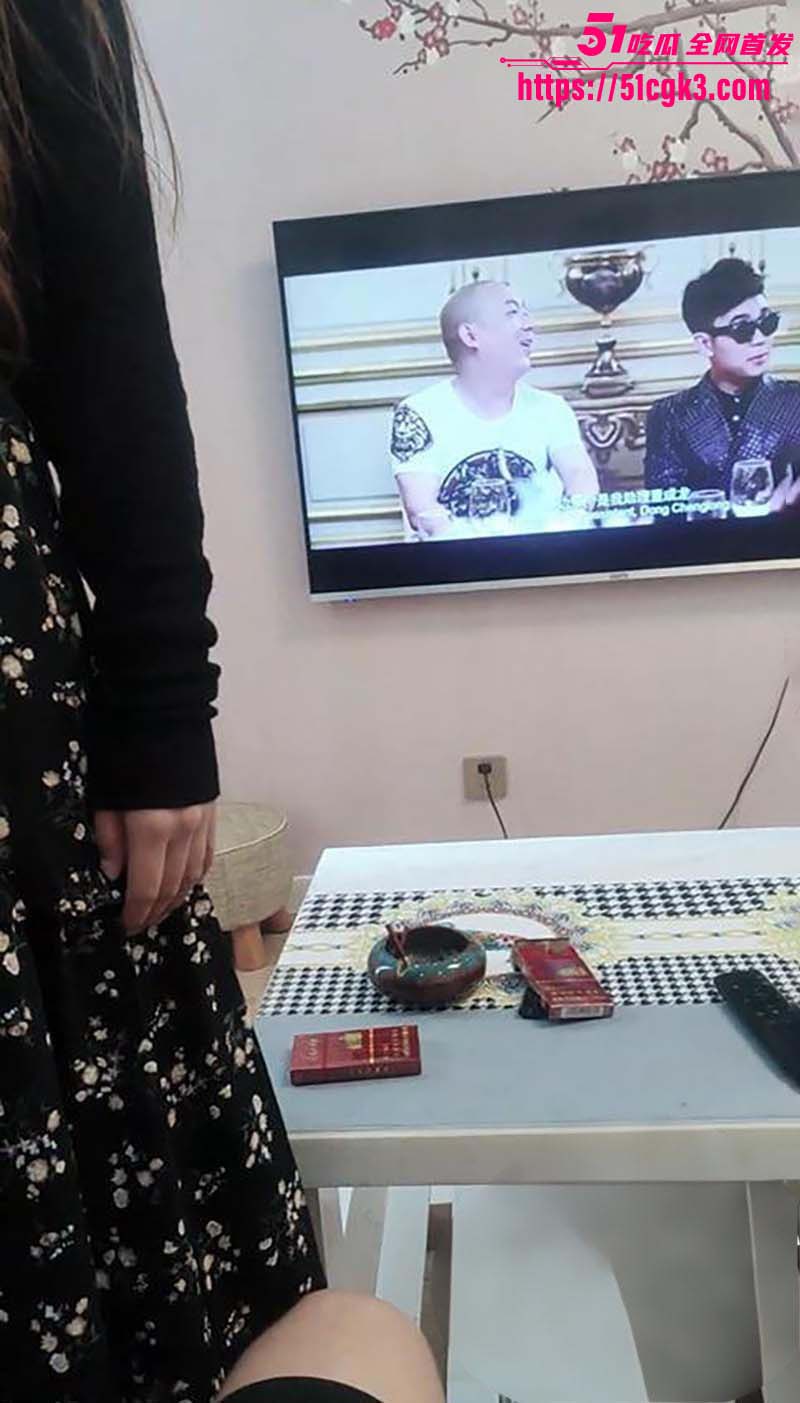乱伦大神 善良的小嫂子 边看电影边被嫂子疯狂色诱 交欢过后精液流了嫂子一腿！