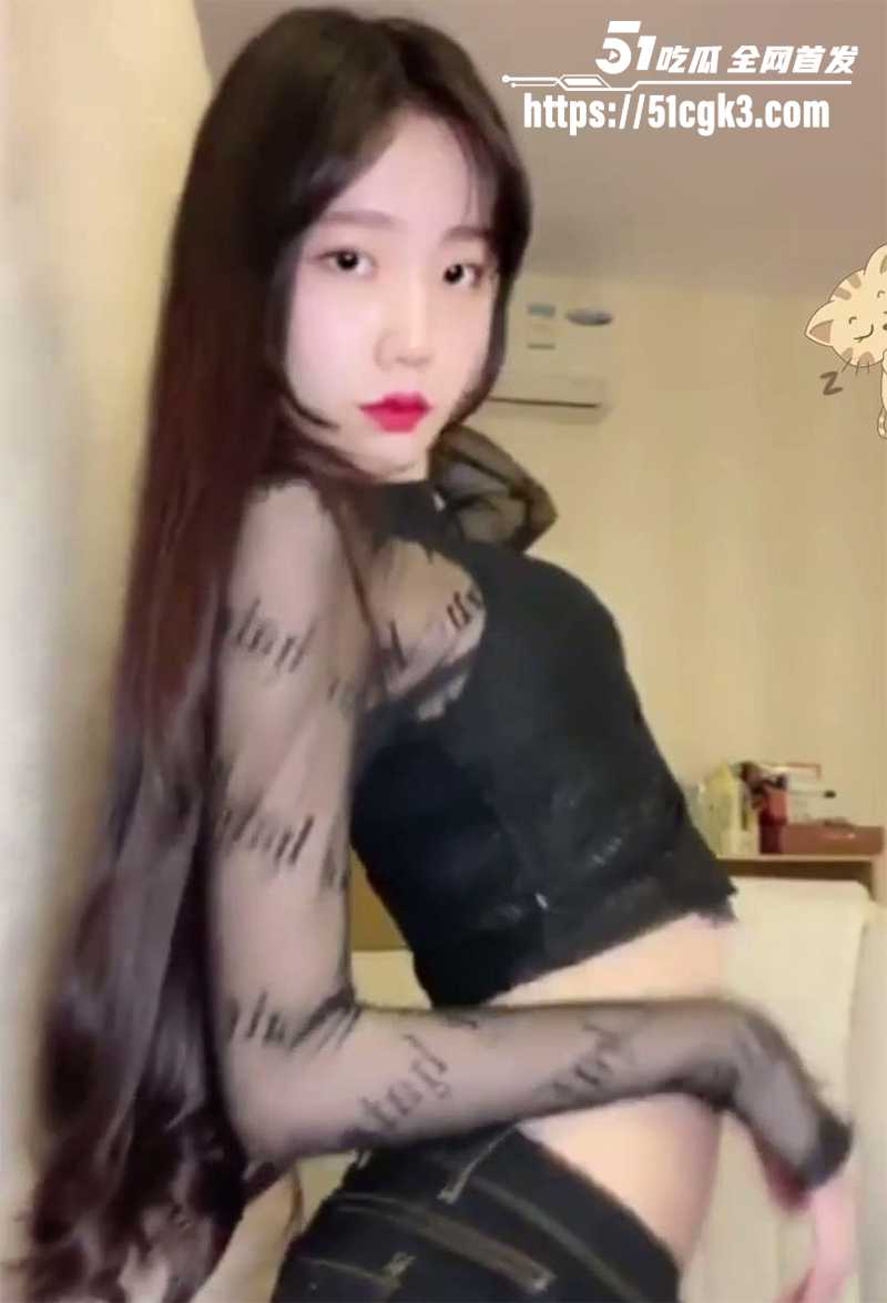 极品网黄福利姬 八月未央 大尺度合集流出 戴肛塞舞动翘臀 玩假屌猛插骚逼 白浆横流！