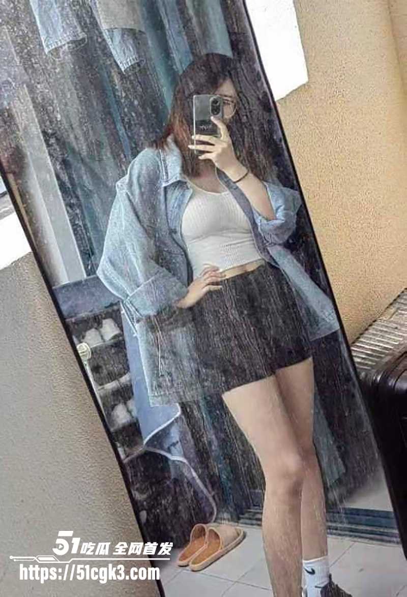 陕西前台小姐姐 约炮视频流出 蹶翘臀被炮友无套后入 自慰揉穴淫液超多！