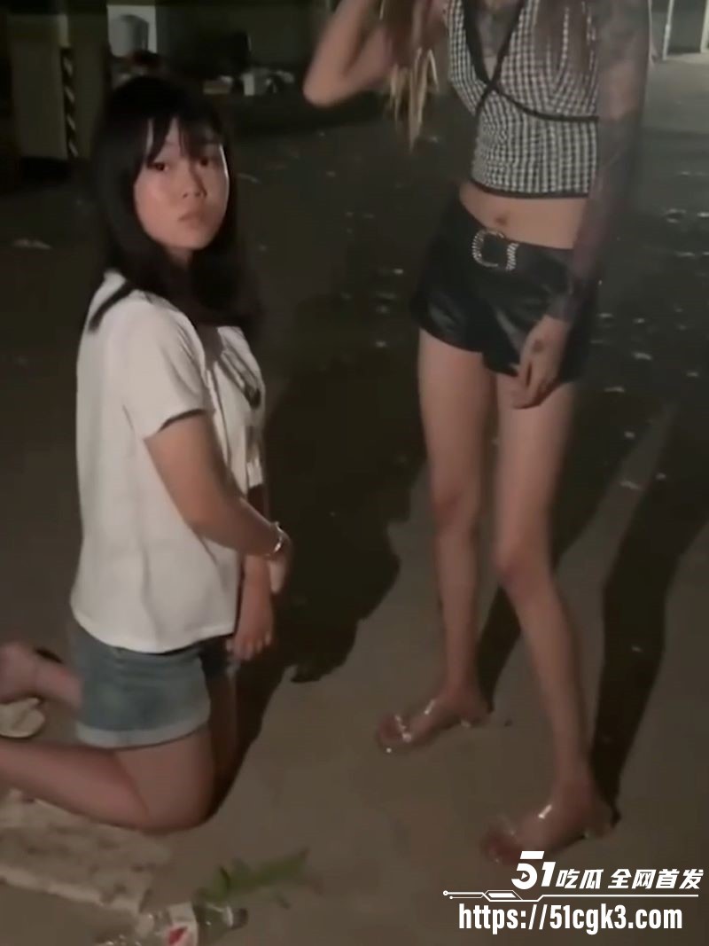 山东临沂精神小妹再爆霸凌 4