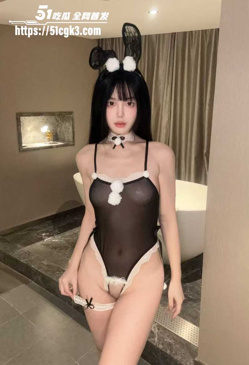 极品女神 香草姐姐 大尺度福利流出！清纯可爱反差尤物 黑丝连体情趣装激情裸舞 假屌插穴刺激无比！