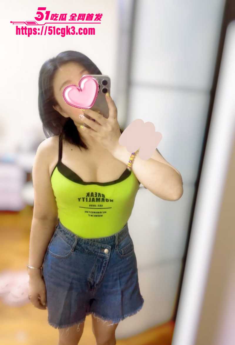 上海淫妻大神 bluerobbit 约炮视频流出 美乳翘臀的28岁高学历小少妇 被炮友花式爆操 拍下大量淫照！