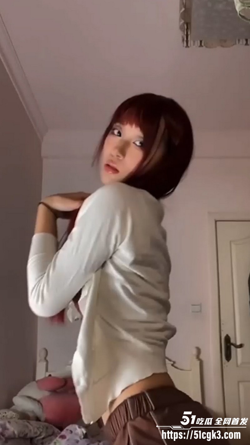 反差小骚逼丝袜制服捆绑自拍 3