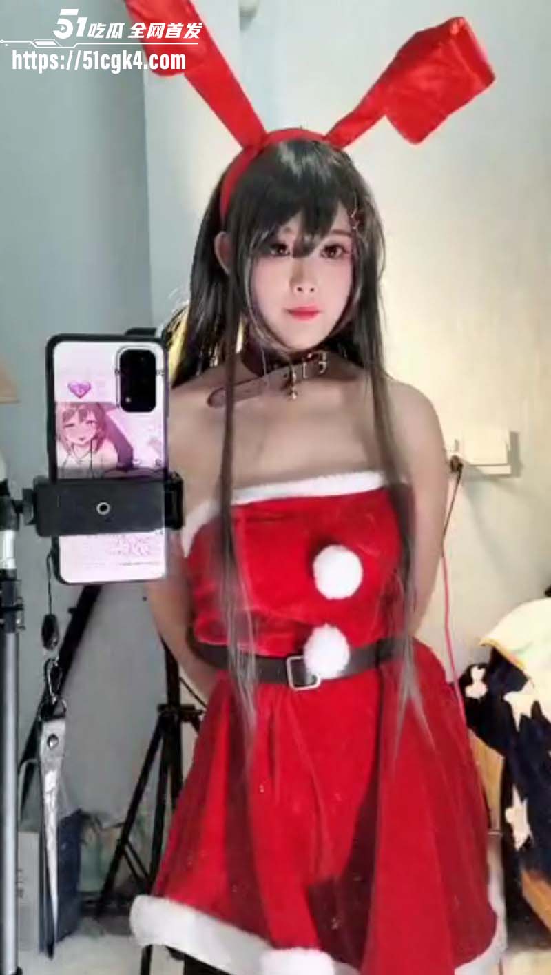 推特Coser萝莉 糯米奶麻薯 定制两部曲 脸穴同框震击敏感阴蒂 清纯颜值令人心动！