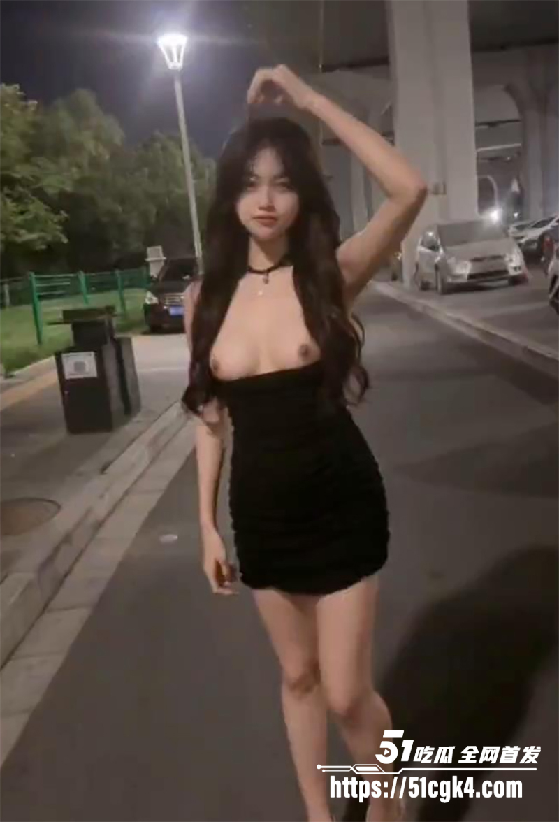 大奶萌妹乐乐深夜街头露视频曝光 2 拷贝