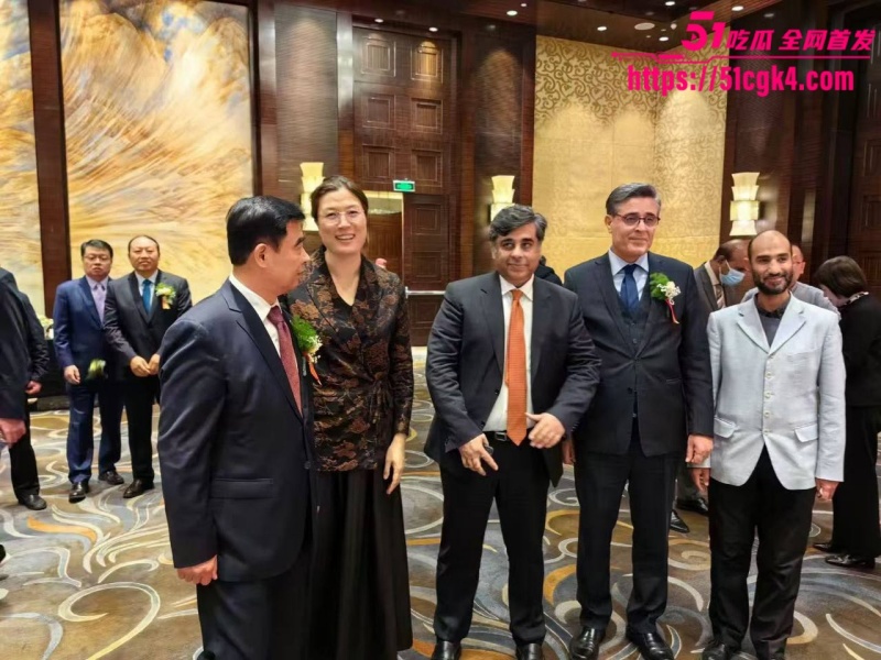 南京人妻 朱长银 多地实行诈骗用肉体换取资源 深圳多位领导的精盆 大量性爱视频被曝光！