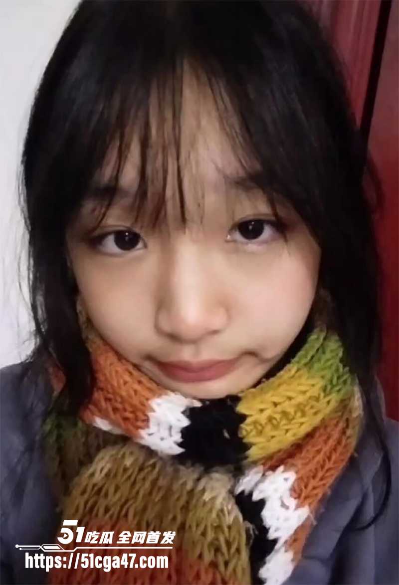 清纯学生妹不雅视频流出 绝美颜值极品美乳 裸聊自拍露奶露穴 与男友开房被花式爆操 骚穴紧致超刺激！