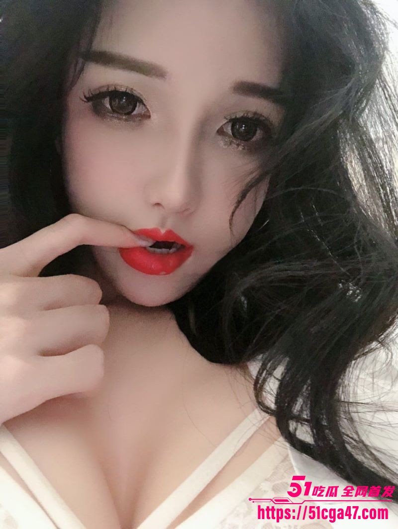 抖音网红 顾灵曦 最新福利 巨乳肥臀母狗露脸口交后入 自慰高潮喷水 淫态炸裂！