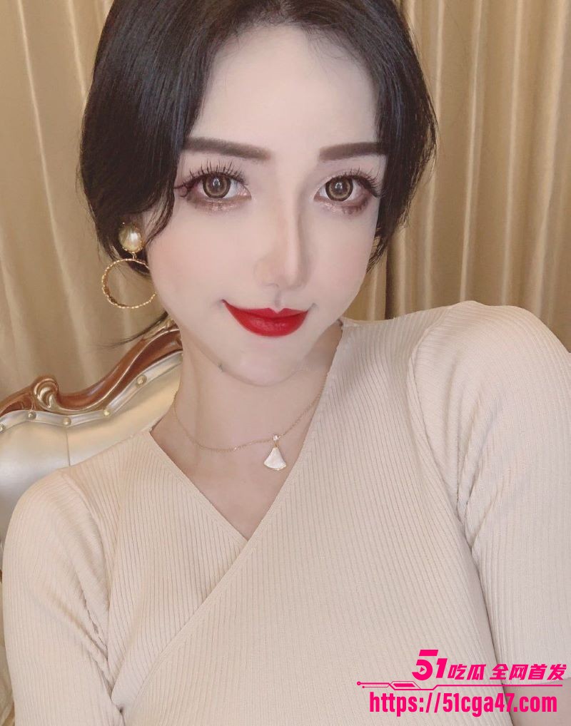 抖音巨乳肥臀顾灵曦新作车内口交后入大奶自慰 6