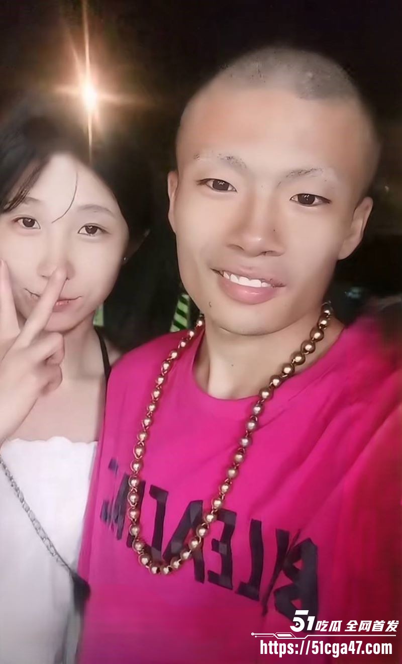 沈阳最精爆火的精神夫妻 龙王龙妃 性爱泄密 灵活舌头狂舔黑扇贝 无套打桩猛干 爽到她全身泛红！