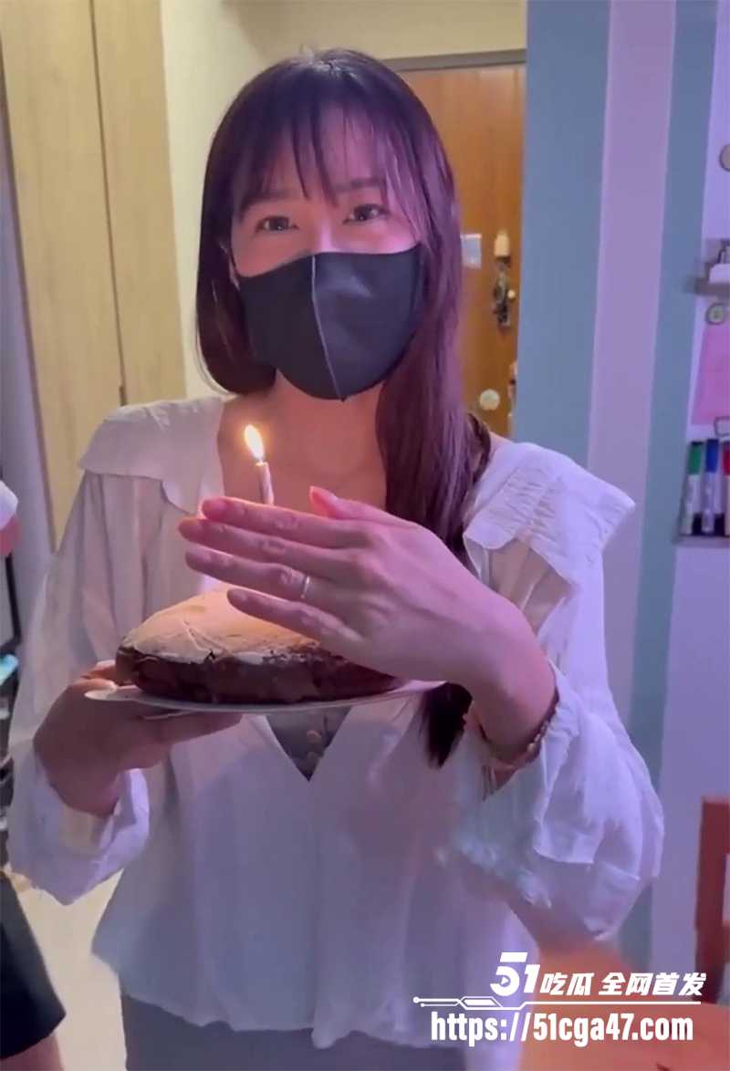 极品人妻 Anna 生日派对上偷情老公兄弟 桌底狂吸大屌 被爆操内射 送老公刺激绿帽礼！