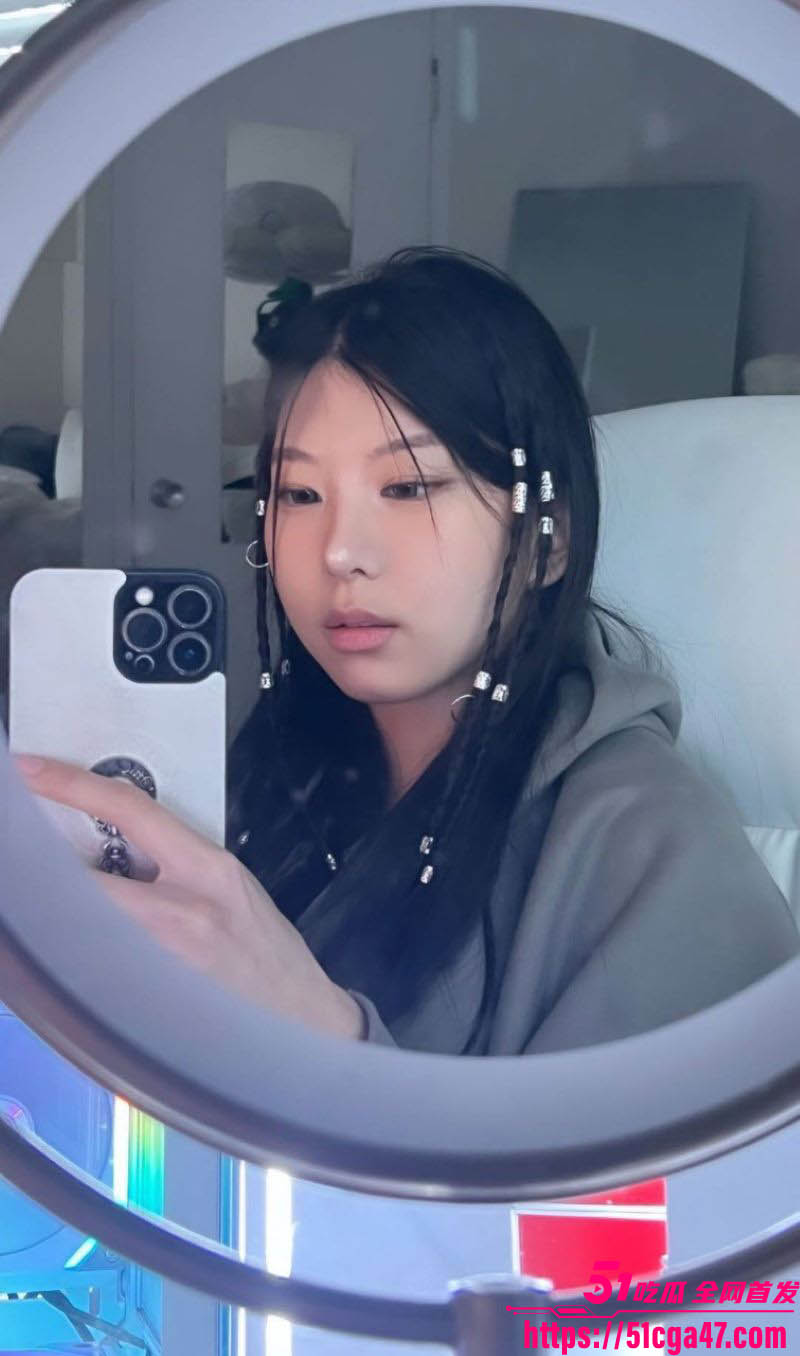 新加坡美女与前男友性爱视频泄密 樱桃小嘴吞吐自如 紧实嫩逼被无套猛干 全程淫叫连连！