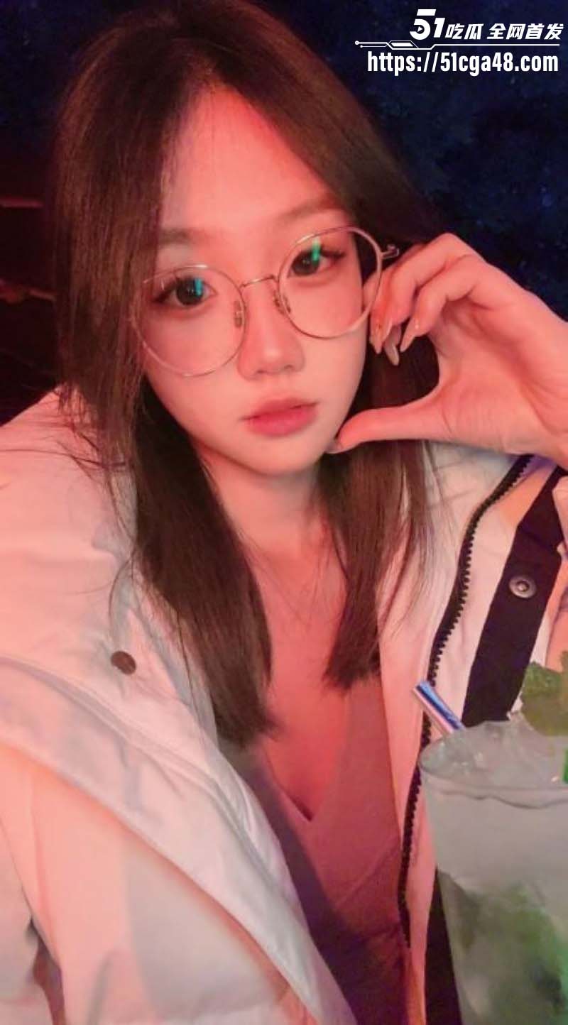 重庆铜梁18岁学妹张佳佳被金主网调02