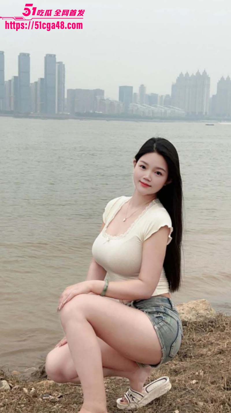 重庆国企销售余丽娇多人群P视频02