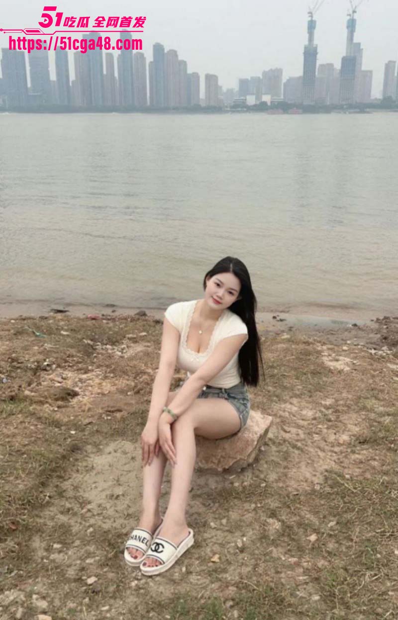 重庆国企销售余丽娇多人群P视频03