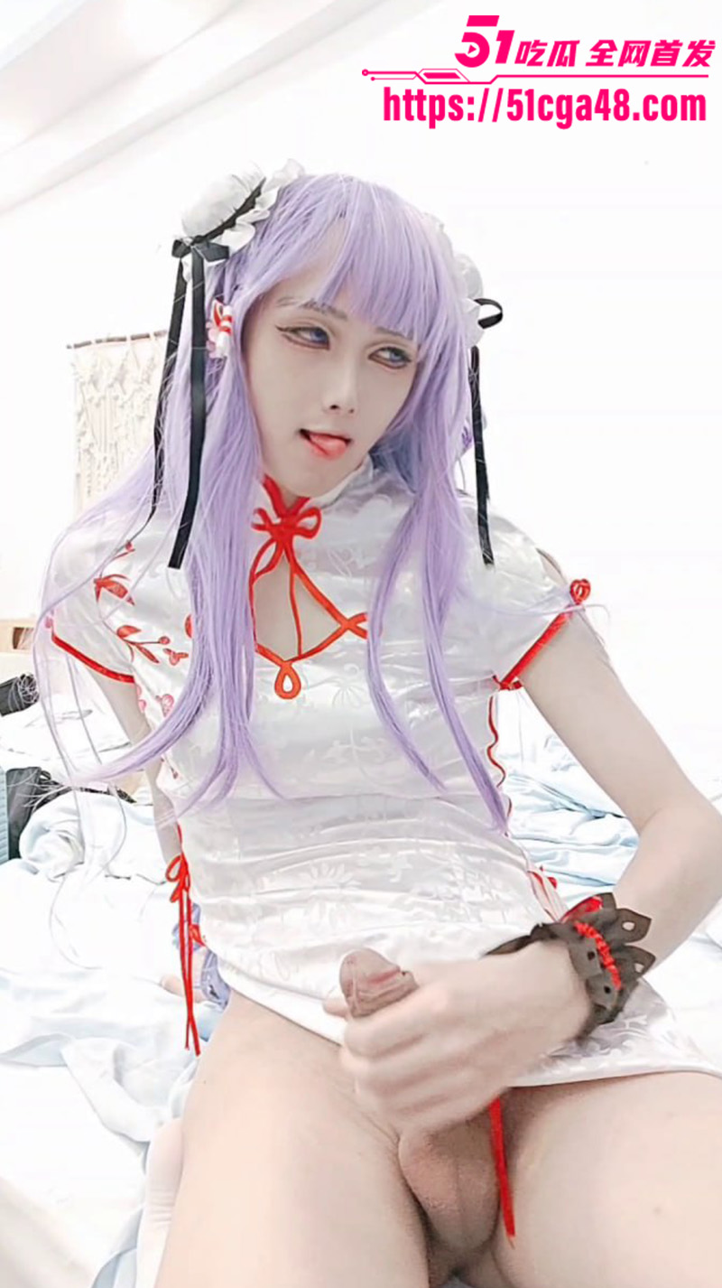 伪娘怡宝cosplay互摸牛牛 看来这个前戏非常充分啊 欲望直接调动起来了！