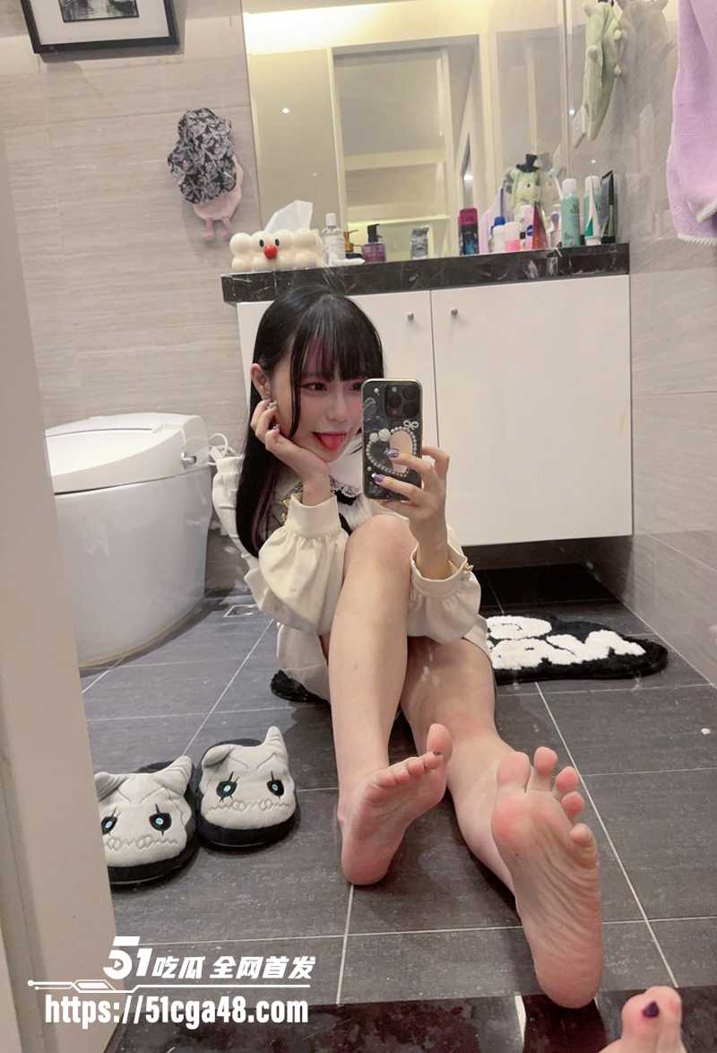 精盆小母狗齋齋性感玉足大尺度私拍会员群福利姬视频曝光4拷贝