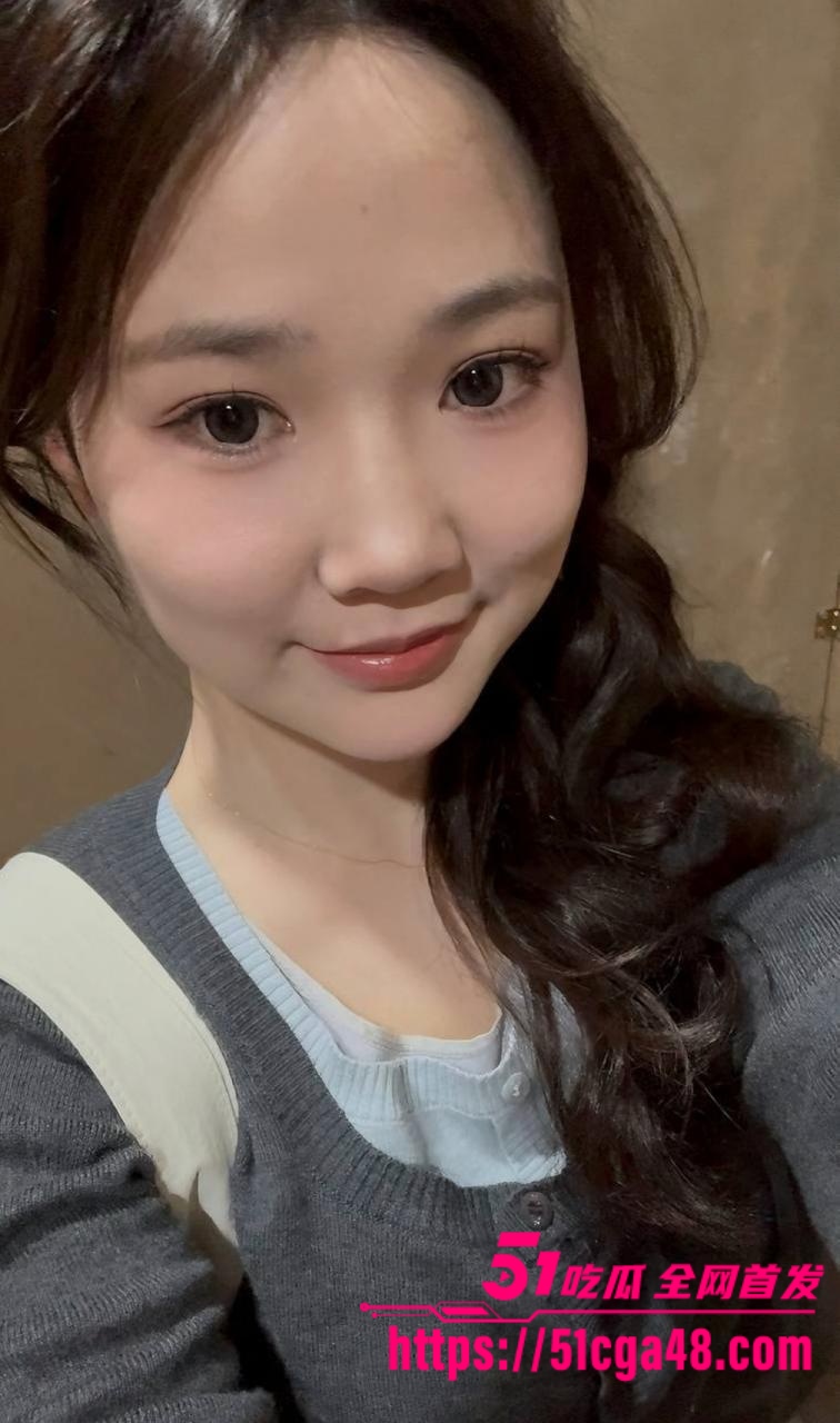 武汉某大学超极品学生妹 私下兼职做鸡视频流出 线上展示傲人胸脯 线下卖B捞钱 完美露脸表情淫靡!