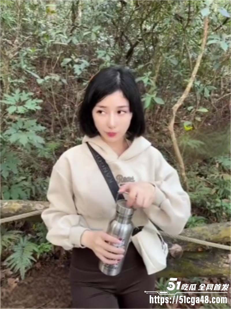 台湾绝美女优 李娜娜 福利私拍 穿瑜伽裤爬山被强迫羞辱 激烈野战露穴放尿超刺激！