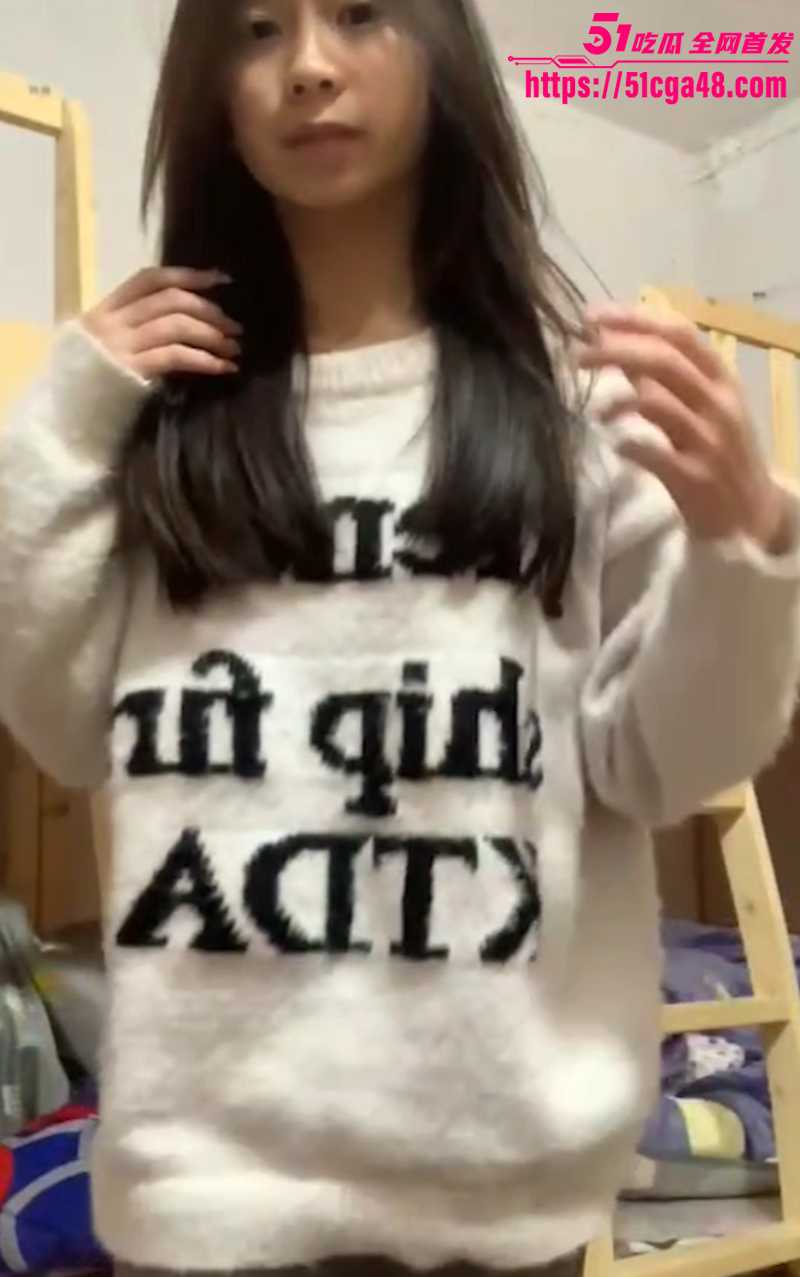 18岁清纯嫩妹 网调视频曝光流出 宿舍内脱衣服裸舞 自拍洗澡全过程 娇嫩身躯诱惑反差！
